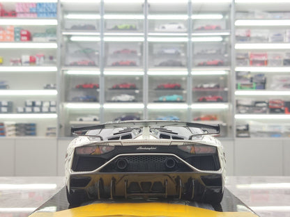Scale Model RUNNER LamborghiniSVJ JM-RNR 039 1:18 - immagine 6
