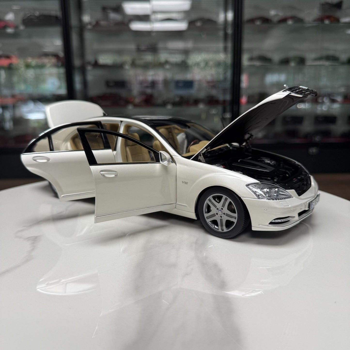 Motorhelix Mercedes-Benz S-Class S600L W221 1:18 Alloy Model image 6