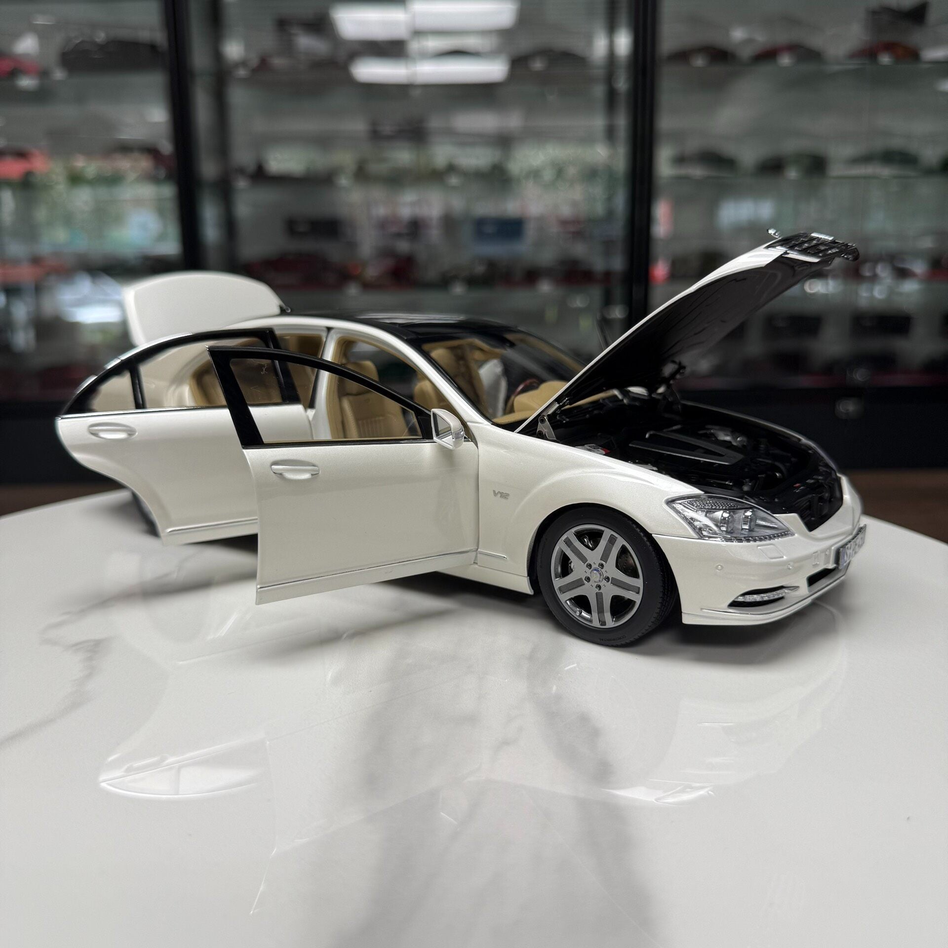 Motorhelix Mercedes-Benz S-Class S600L W221 1:18 Alloy Model image 6