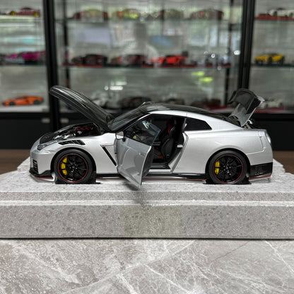 Motorhelix Nissan GT-R R35 1:18 Alloy Model image 6
