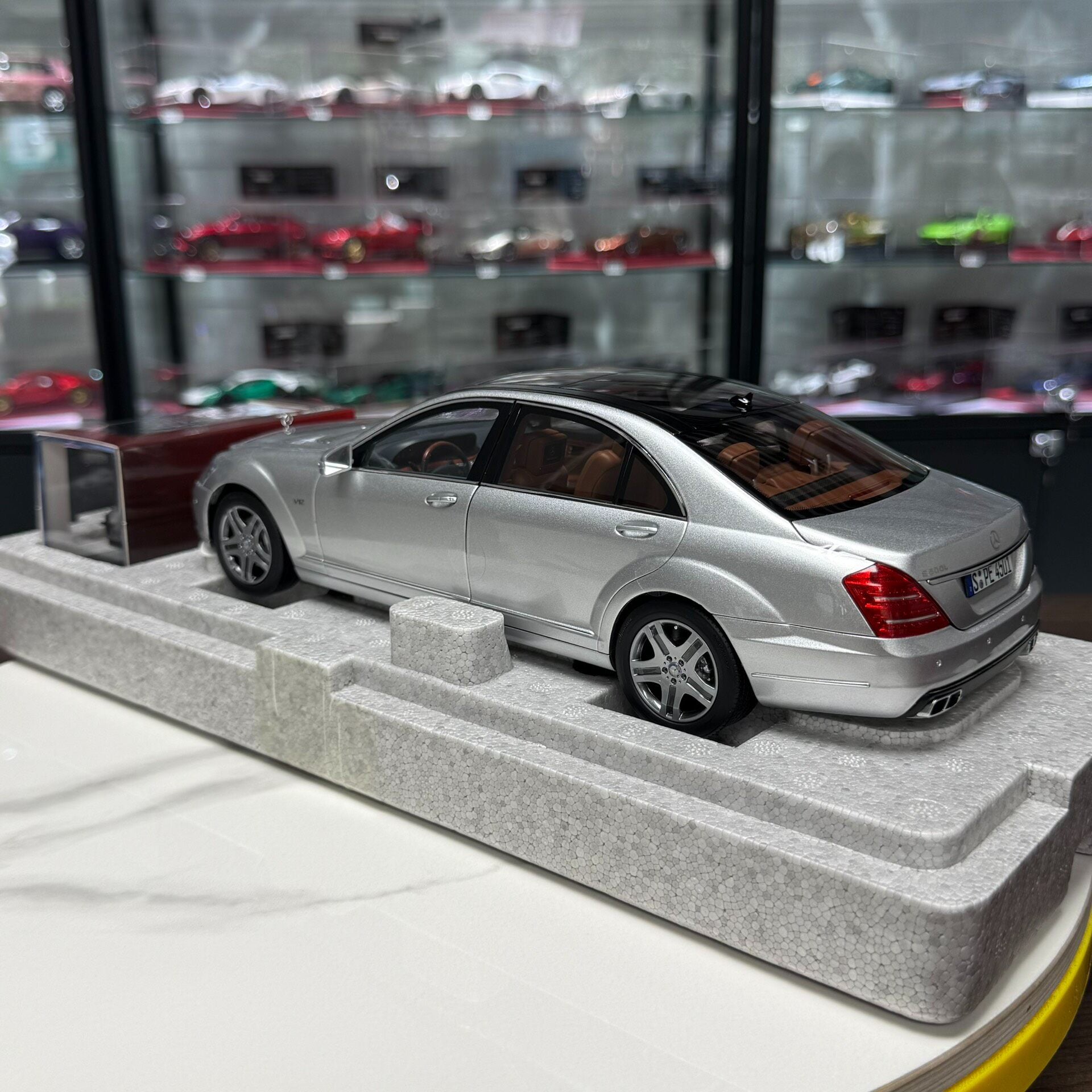 Motorhelix Mercedes-Benz Mercedes Benz S-Class S600L W221 1:18 Alloy image 6