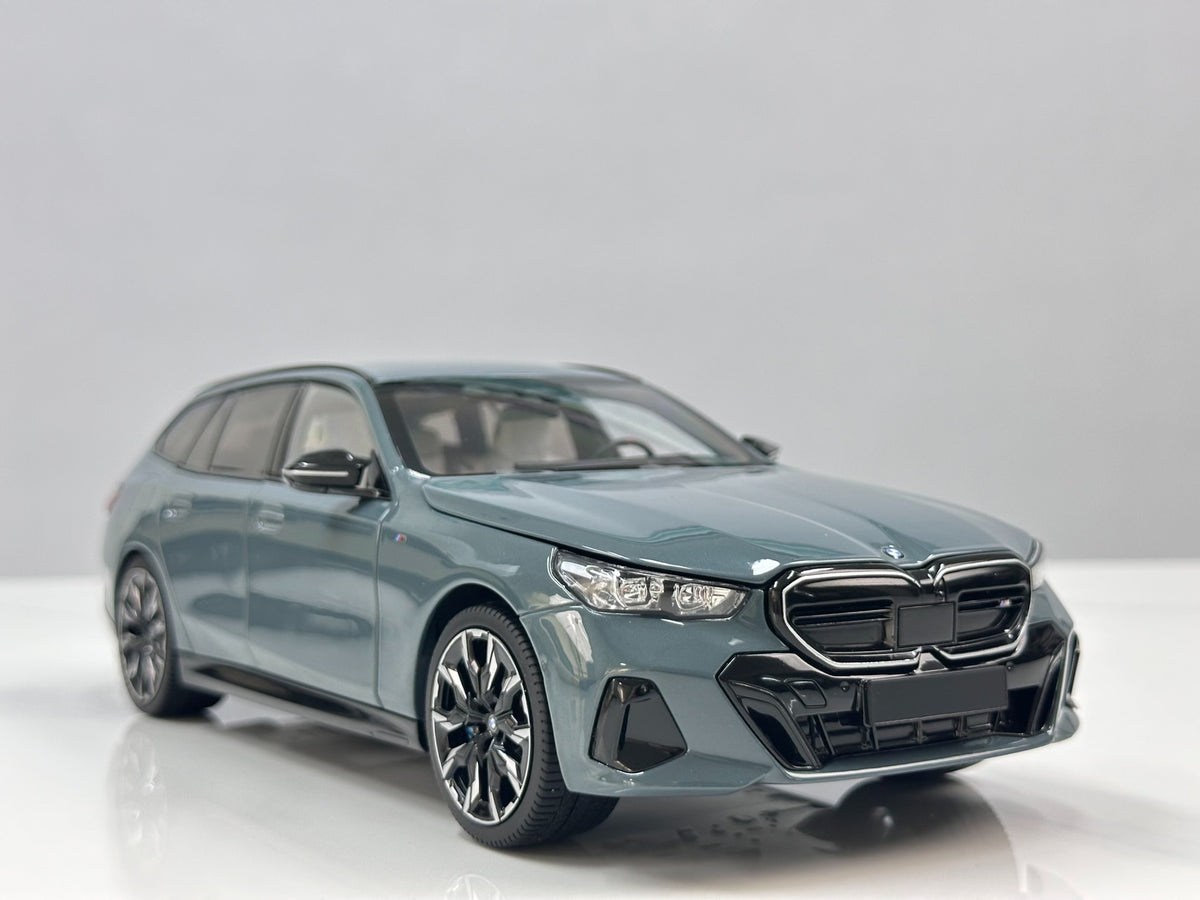 MINICHAMPS BMW i5 M60 TOUR TOURING 2024 110023600 1:18 - immagine 6