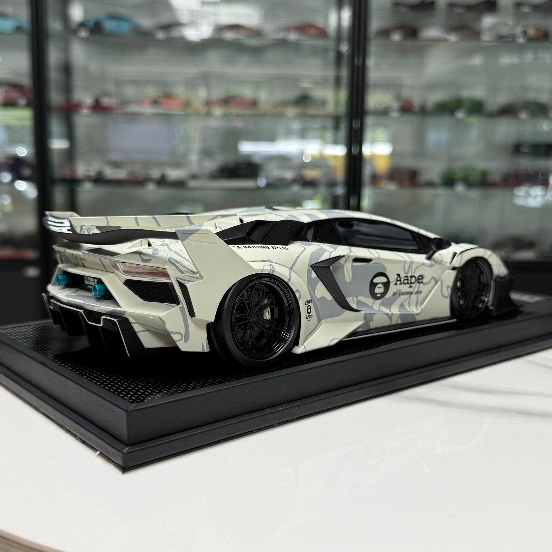 Liberty Walk Lamborghini Aventador EVO GT 1:18 Resin Model image 6