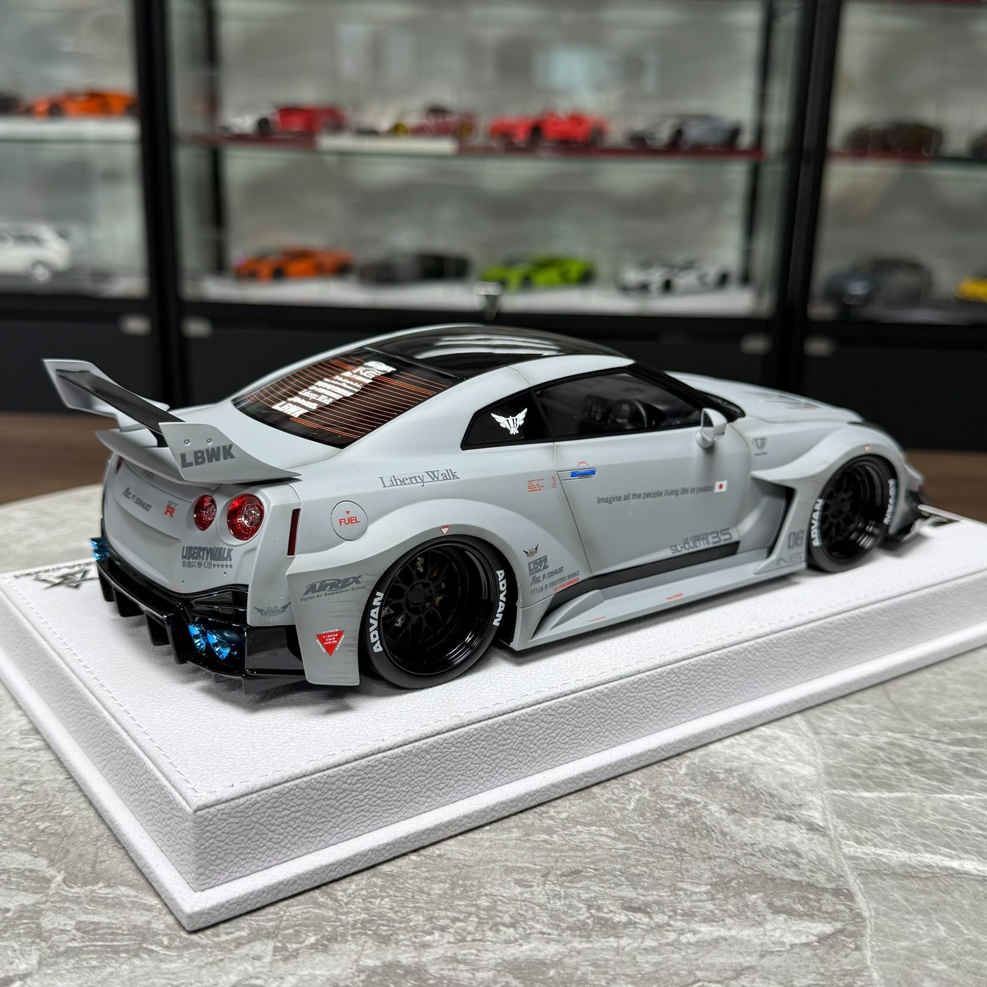BBA Model Nissan GT-R 35GT-RR L 1:18 Resin Model image 6