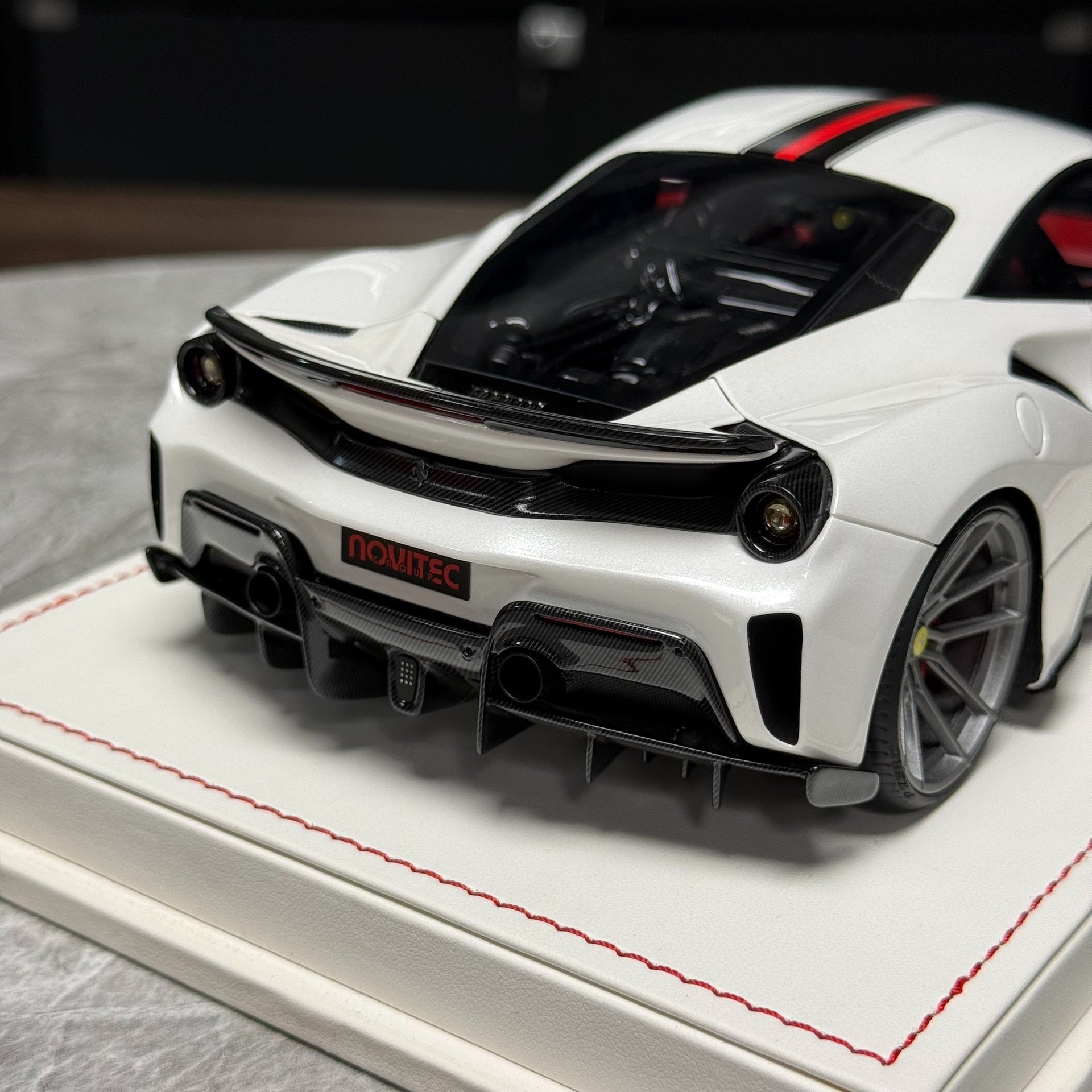IVY Model Ferrari 488 Pista 1:18 Resin Model image 6