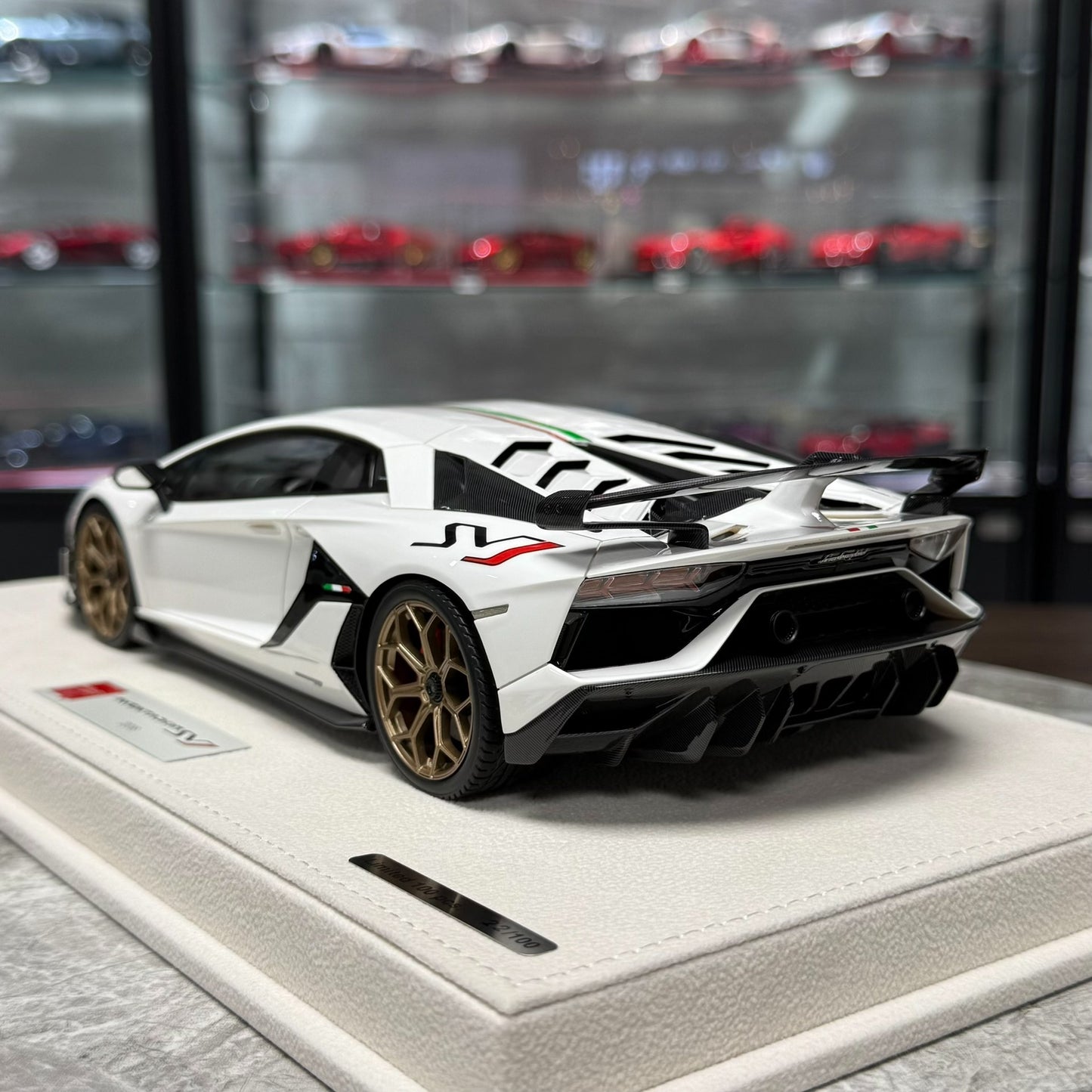 Make Up Lamborghini Aventador SVJ 1:18 Resin Model image 6