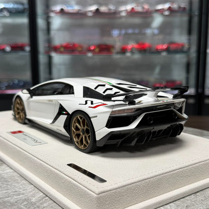 Make Up Lamborghini Aventador SVJ 1:18 Resin Model image 6