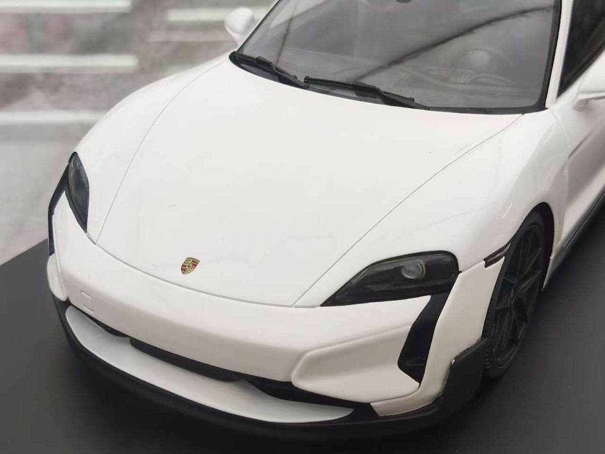 MINICHAMPS Porsche TAYCAN TUR TURBO 117069404 1:18 White - immagine 6