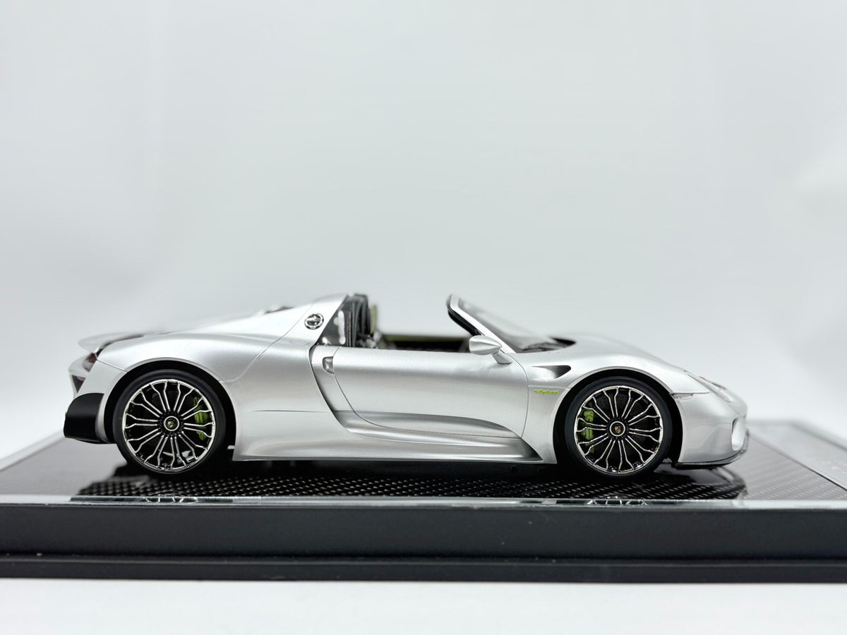 Scale Model YY Porsche 918 Spyder 1/18ResinModel - immagine 6