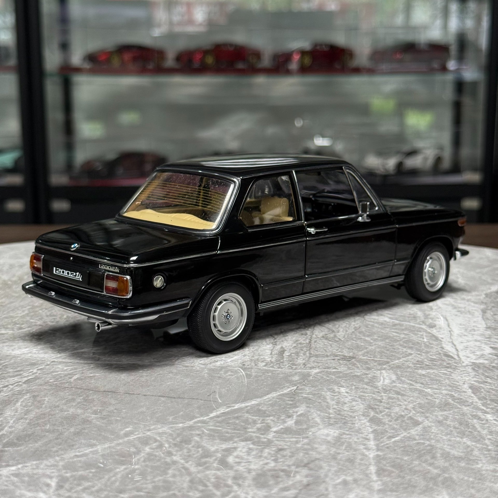 AUTOart BMW 2002 L 1:18 Alloy Model image 6