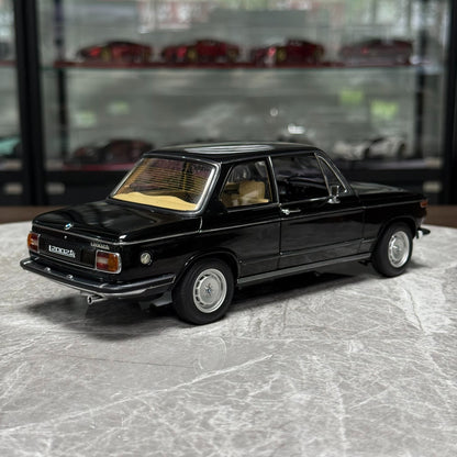 AUTOart BMW 2002 L 1:18 Alloy Model image 6