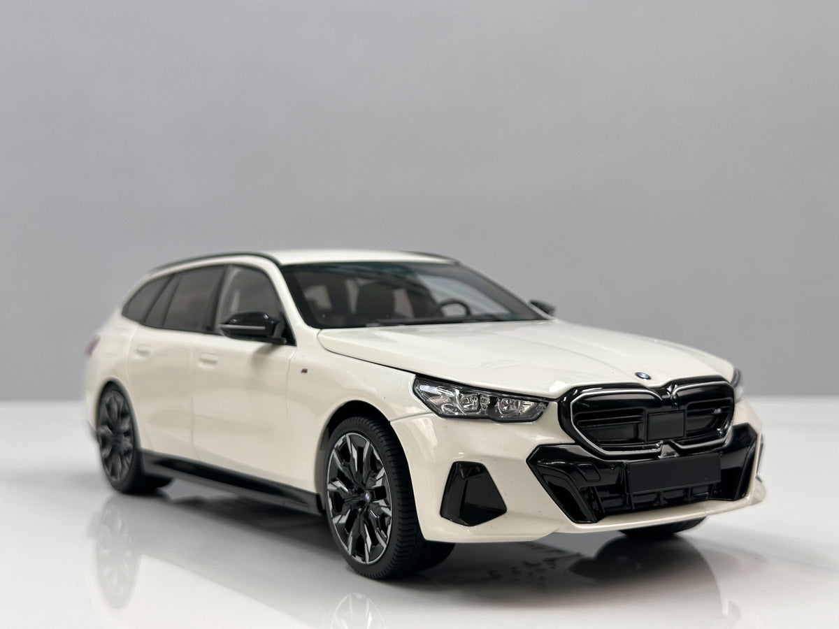 MINICHAMPS BMW i5 M60 TOUR TOURING 2024 110023601 1:18 - immagine 6