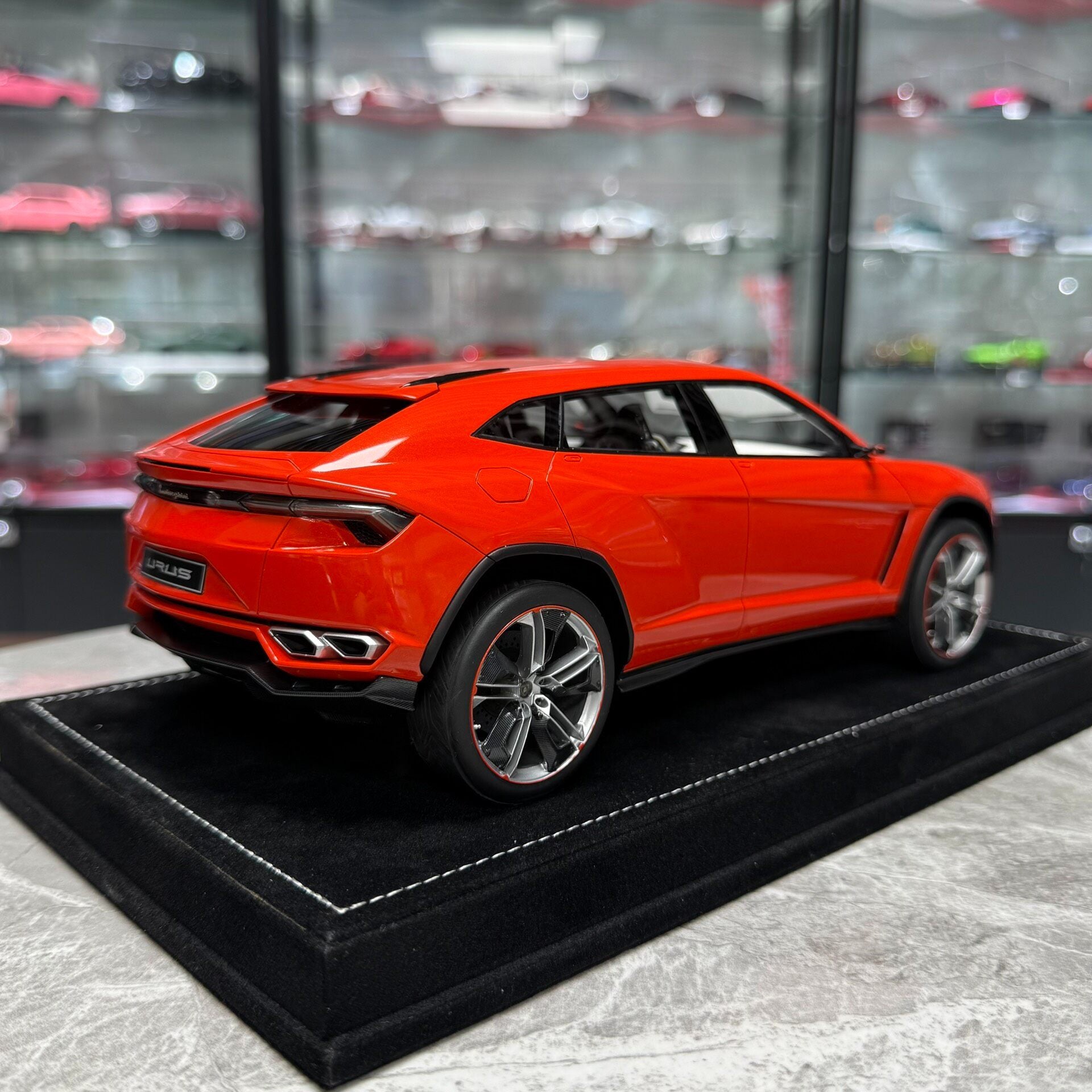 MR Lamborghini URUS 1:18 Resin Model image 6