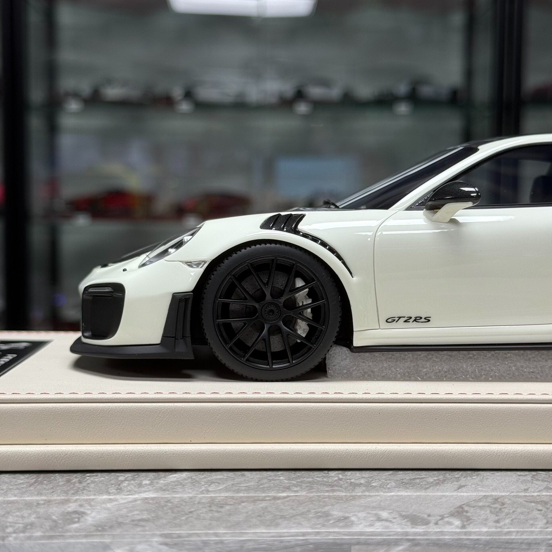 Vehicle Art Porsche 911 GT2 RS 1:18 Resin Model image 6