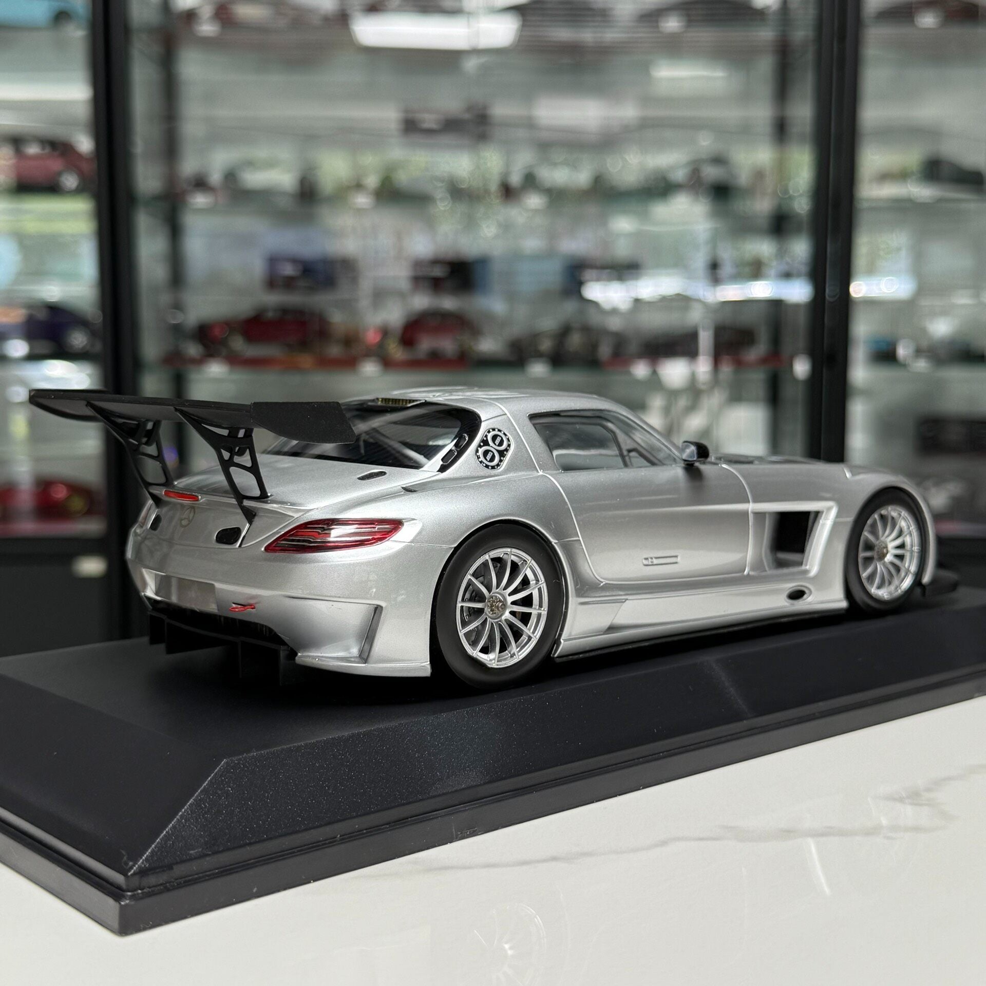 MINICHAMPS Mercedes-Benz SLS AMG GT3 1:18 Alloy Model image 6