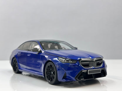 MINICHAMPS BMW M5 2024 110023802 1:18 - immagine 6