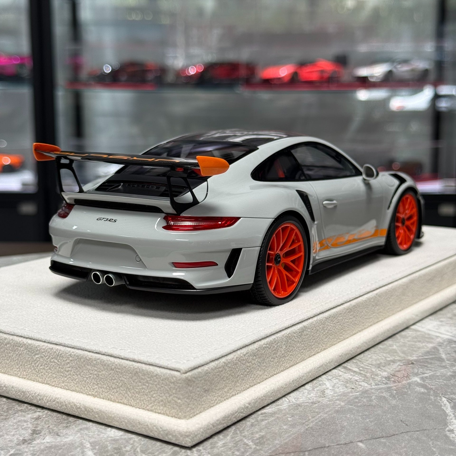 Make Up Porsche 911(991.2)GT3 RS 2018 1:18 Resin Model image 6