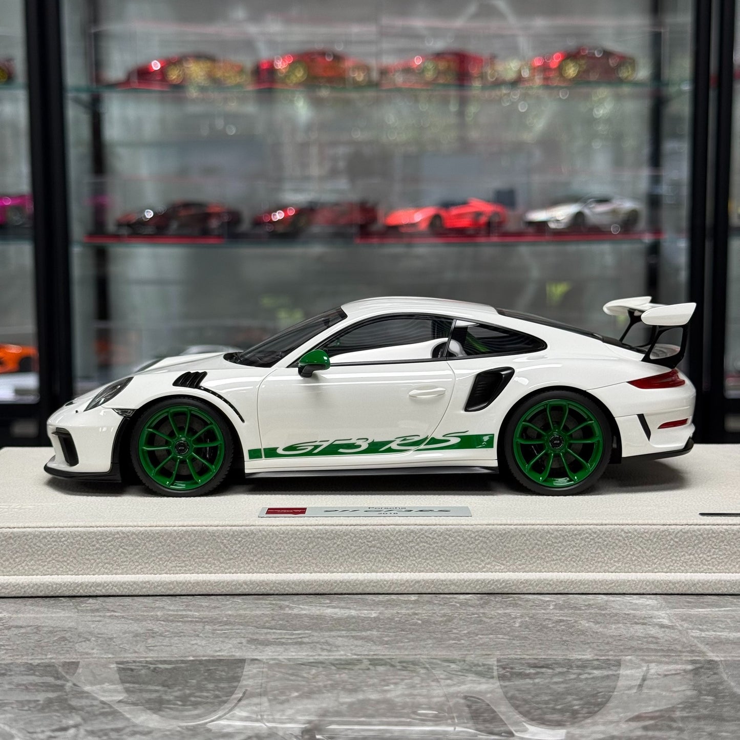 Make Up Porsche 911(991.2)GT3 RS 1:18 Resin Model image 6