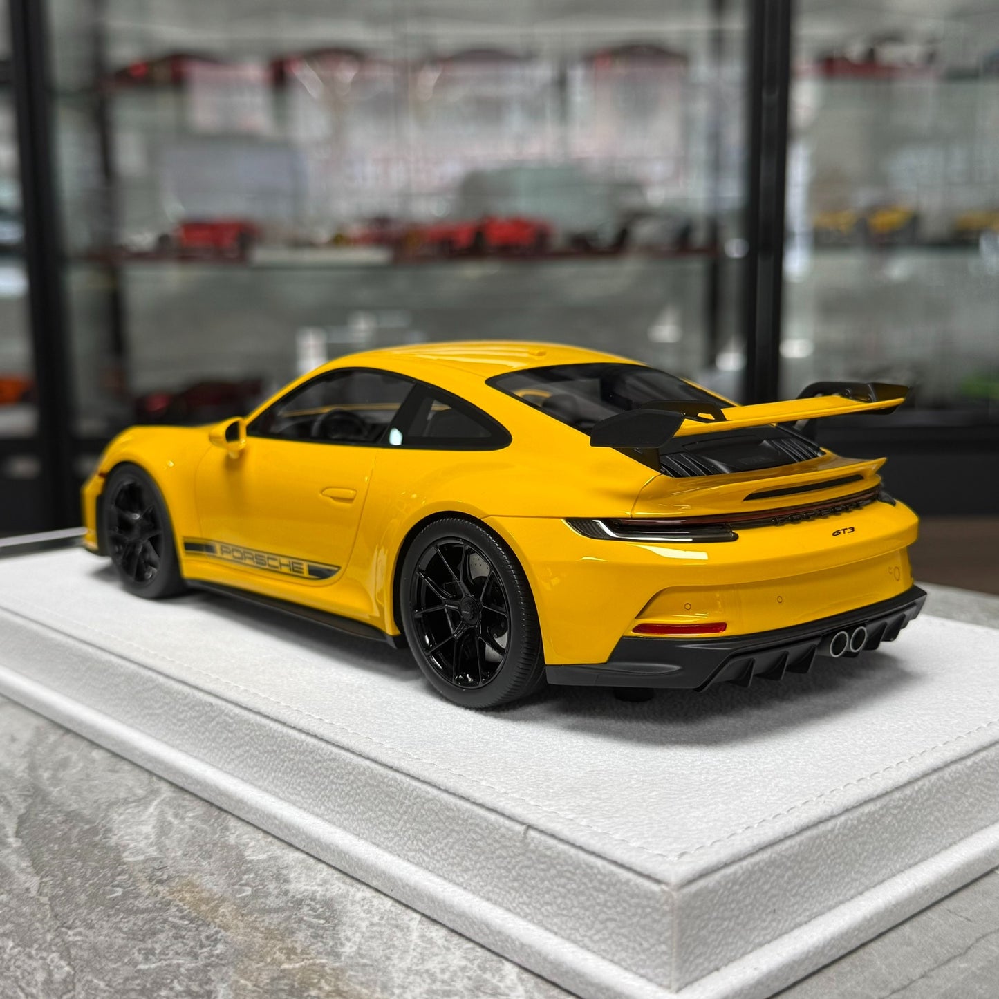 FuelMe Porsche 911 992 GT3 1:18 Resin Model image 6
