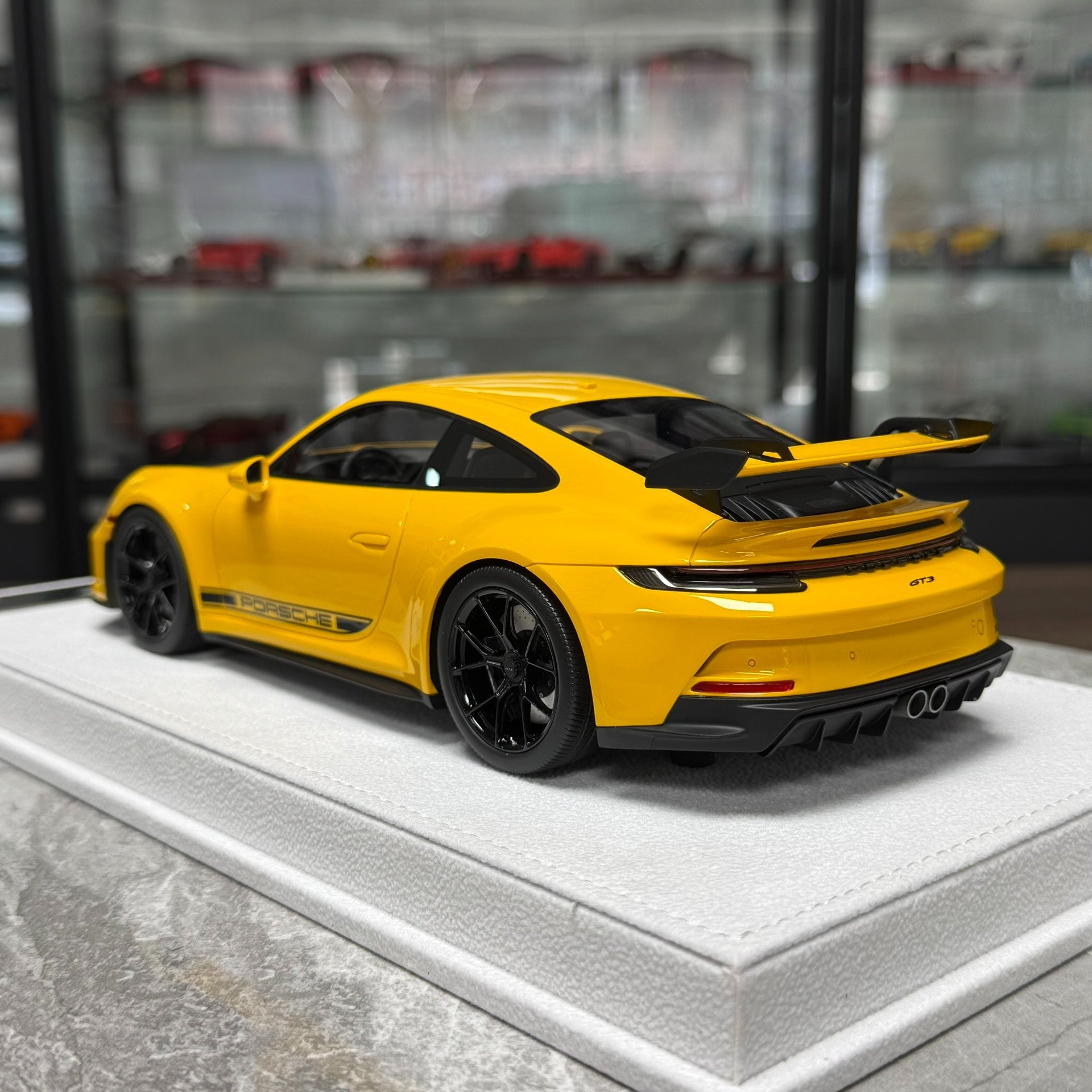FuelMe Porsche 911 992 GT3 1:18 Resin Model image 6