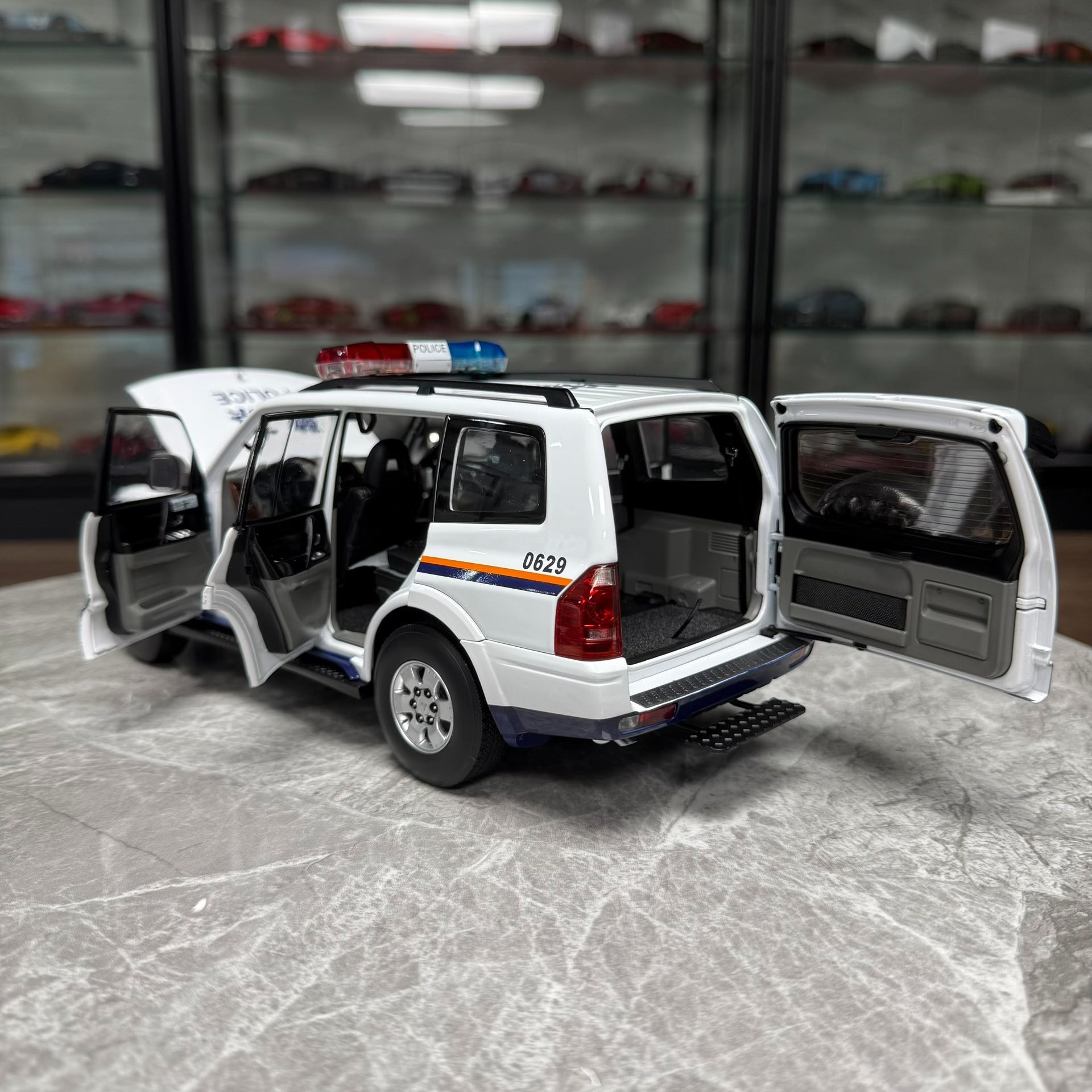 YC Model Mitsubishi V73 1:18 Alloy Model image 6