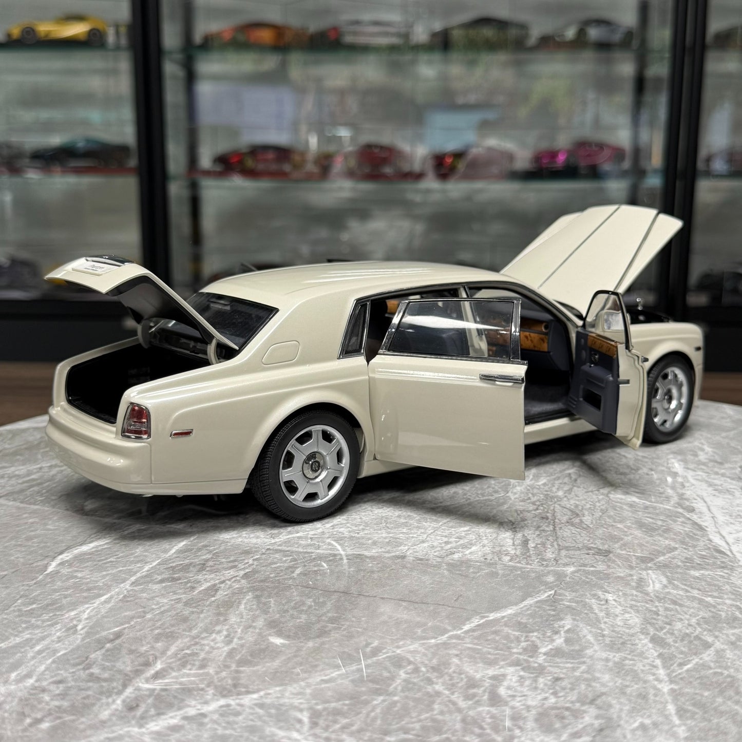 Kyosho Rolls-Royce Phantom 1:18 Alloy Model image 6
