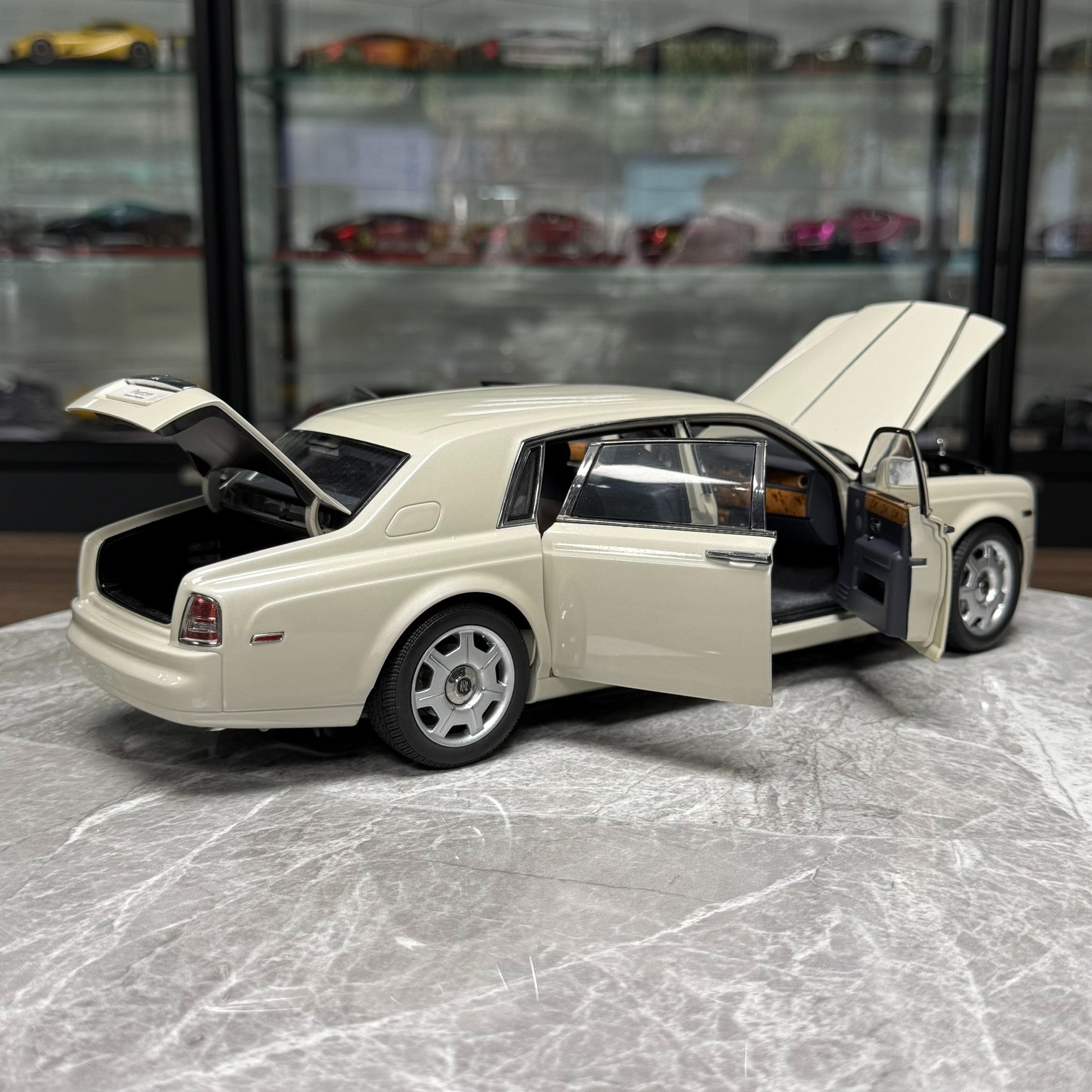 Kyosho Rolls-Royce Phantom 1:18 Alloy Model image 6