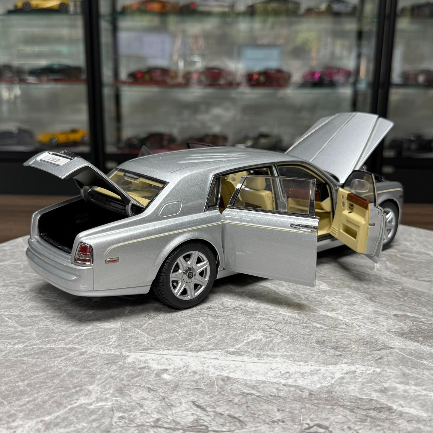 Kyosho Rolls-Royce Phantom 1:18 Alloy Model image 6
