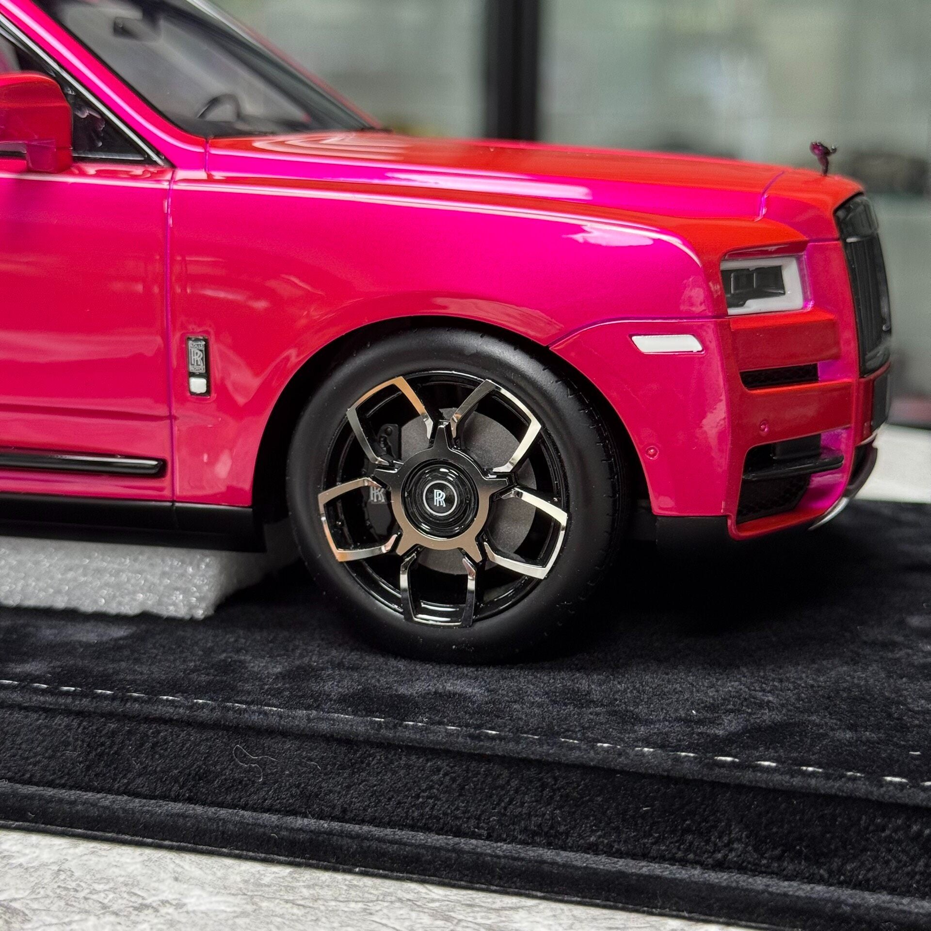 HH Model Rolls-Royce Cullinan 1:18 Resin Model image 7