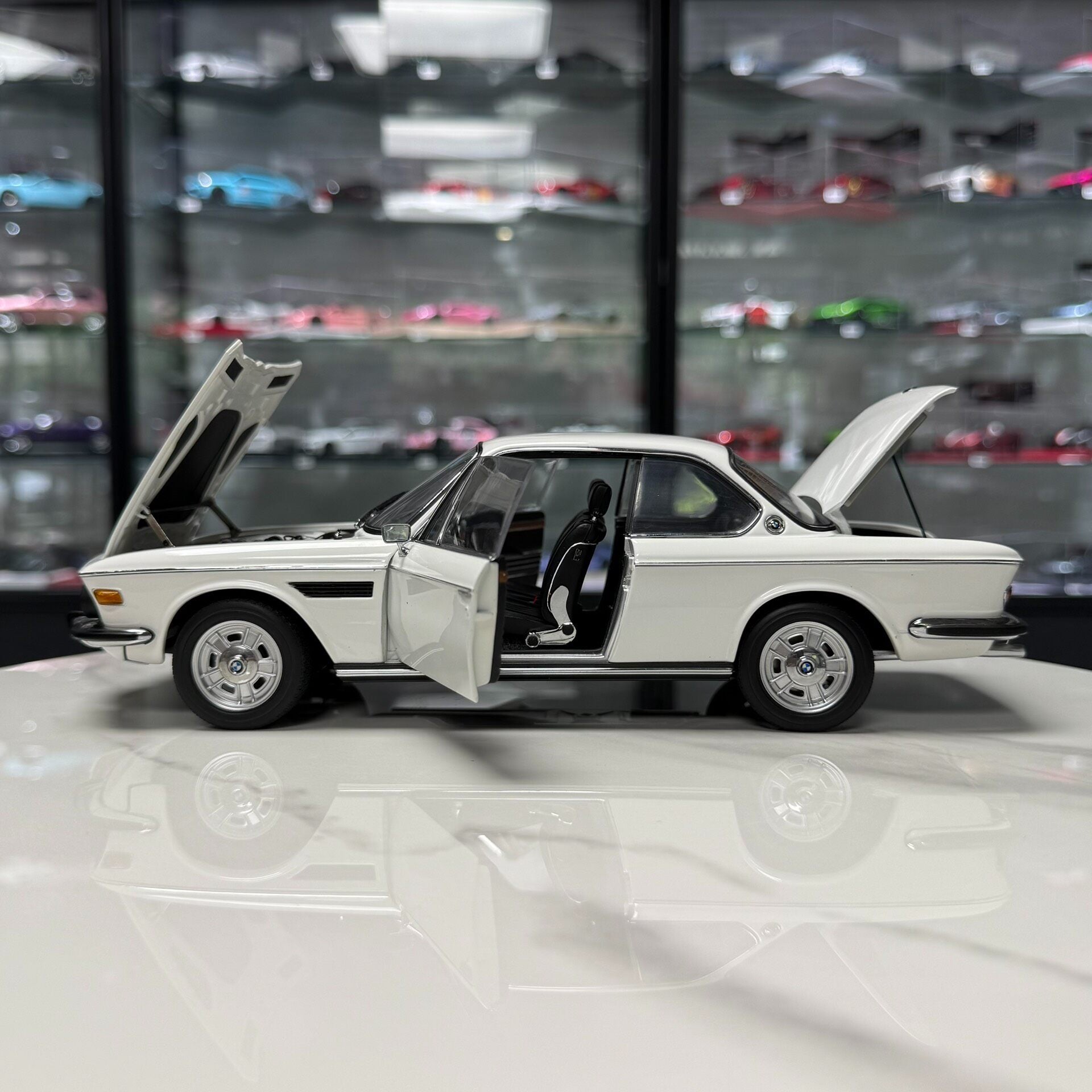 AUTOart BMW 3.0 CSi 1:18 Alloy Model image 7