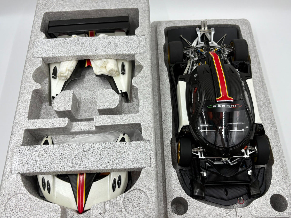 AUTOart PaganiZonda R DiecastModel 1:18 - immagine 7
