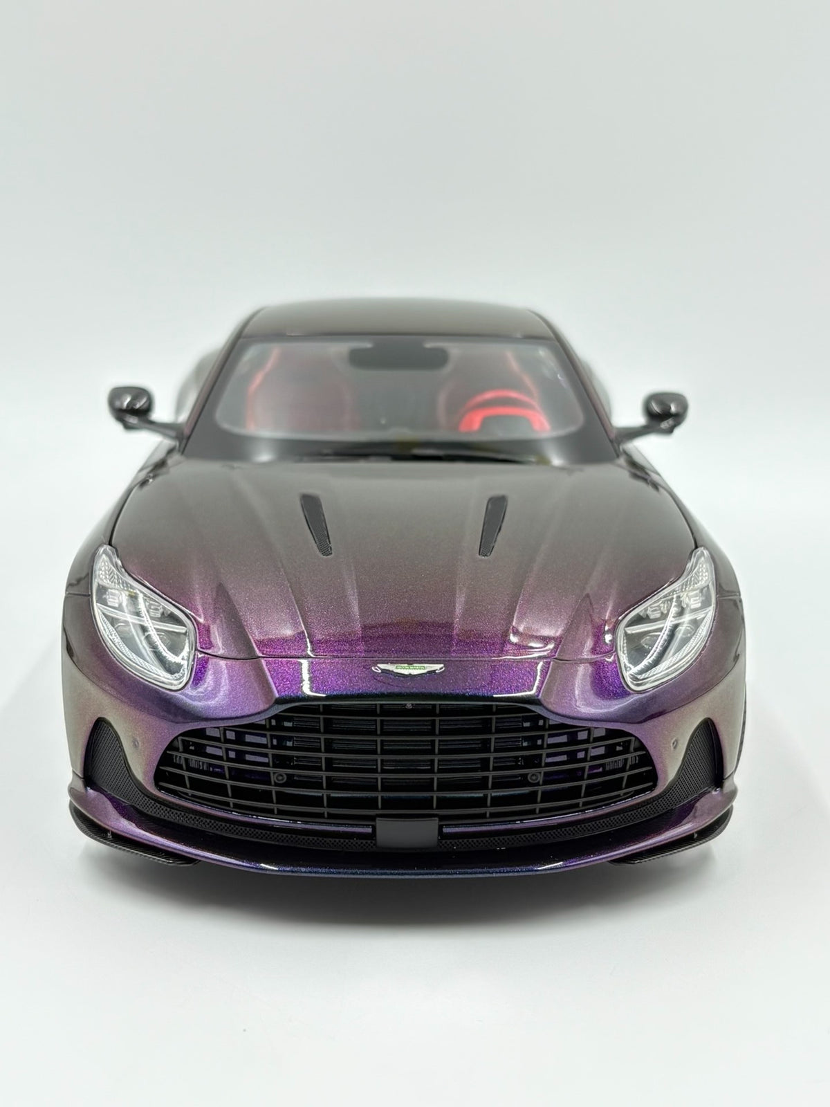 Scale Model 1 18Aston MartinDB 12 - immagine 7