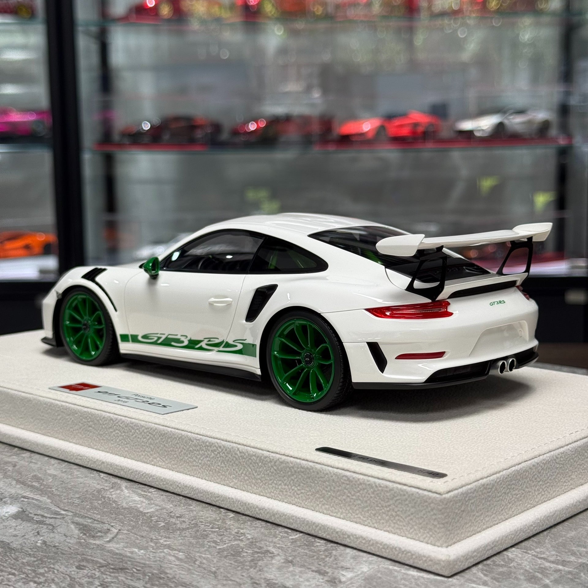Make Up Porsche 911(991.2)GT3 RS 1:18 Resin Model image 7