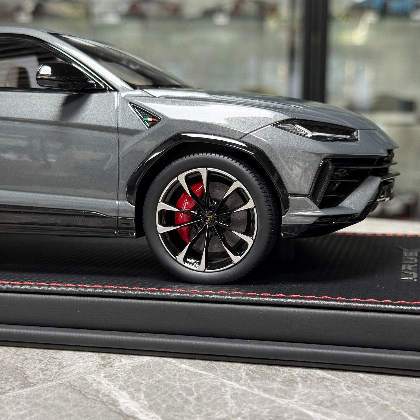 MR Lamborghini URUS S 1:18 Resin Model image 7