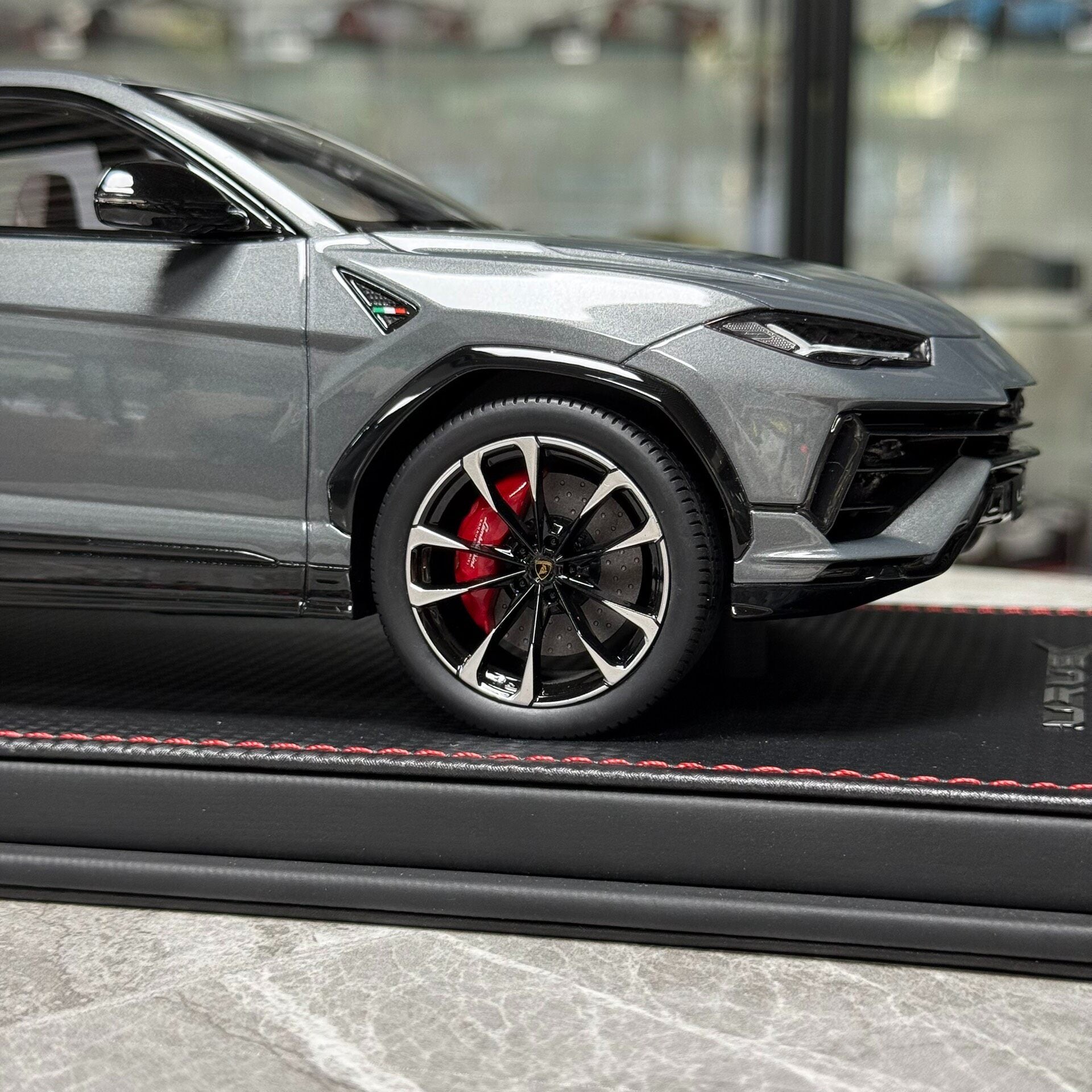 MR Lamborghini URUS S 1:18 Resin Model image 7