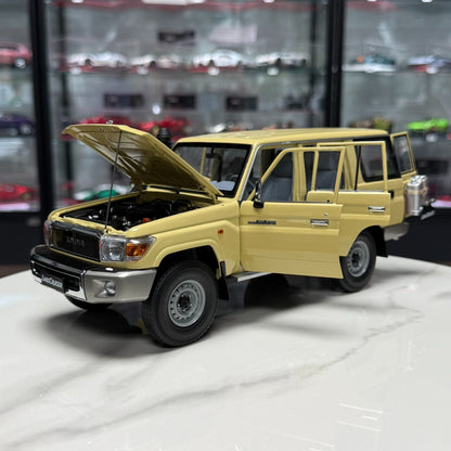 Almost Real Toyota Land Cruiser 76 LC76 2017 1:18 Alloy Model image 7