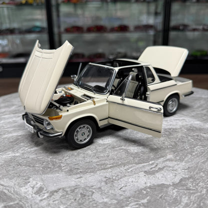 AUTOart BMW 2002 BAUR 1:18 Alloy Model image 7