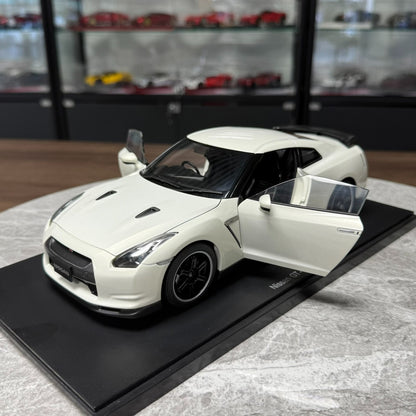 AUTOart Nissan GT-R R35 V-Spec 1:18 Alloy Model image 7