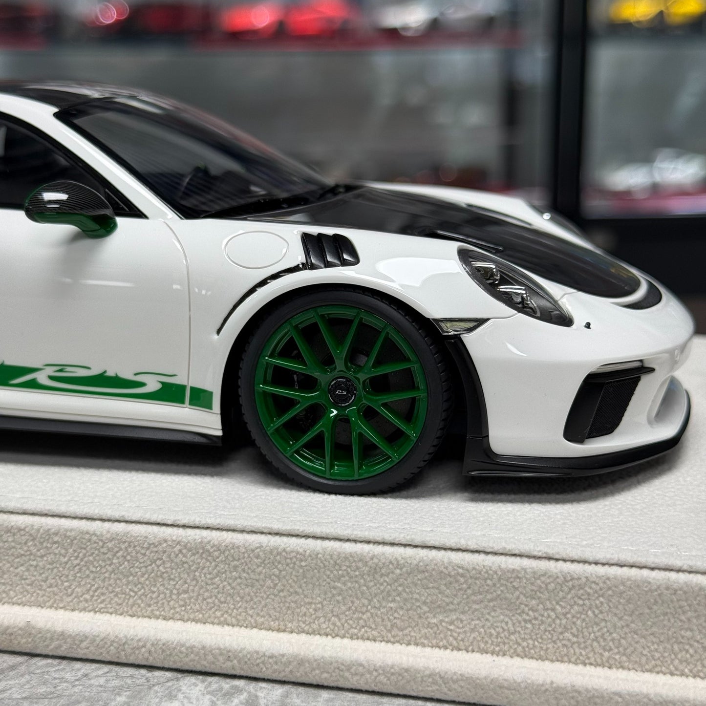 Make Up Porsche 911(991.2)GT3 RS 2018 1:18 Resin Model image 7