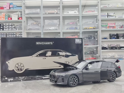 MINICHAMPS BMW I7 M70 G70 110023702 110023701 110023700 1:18 - immagine 7