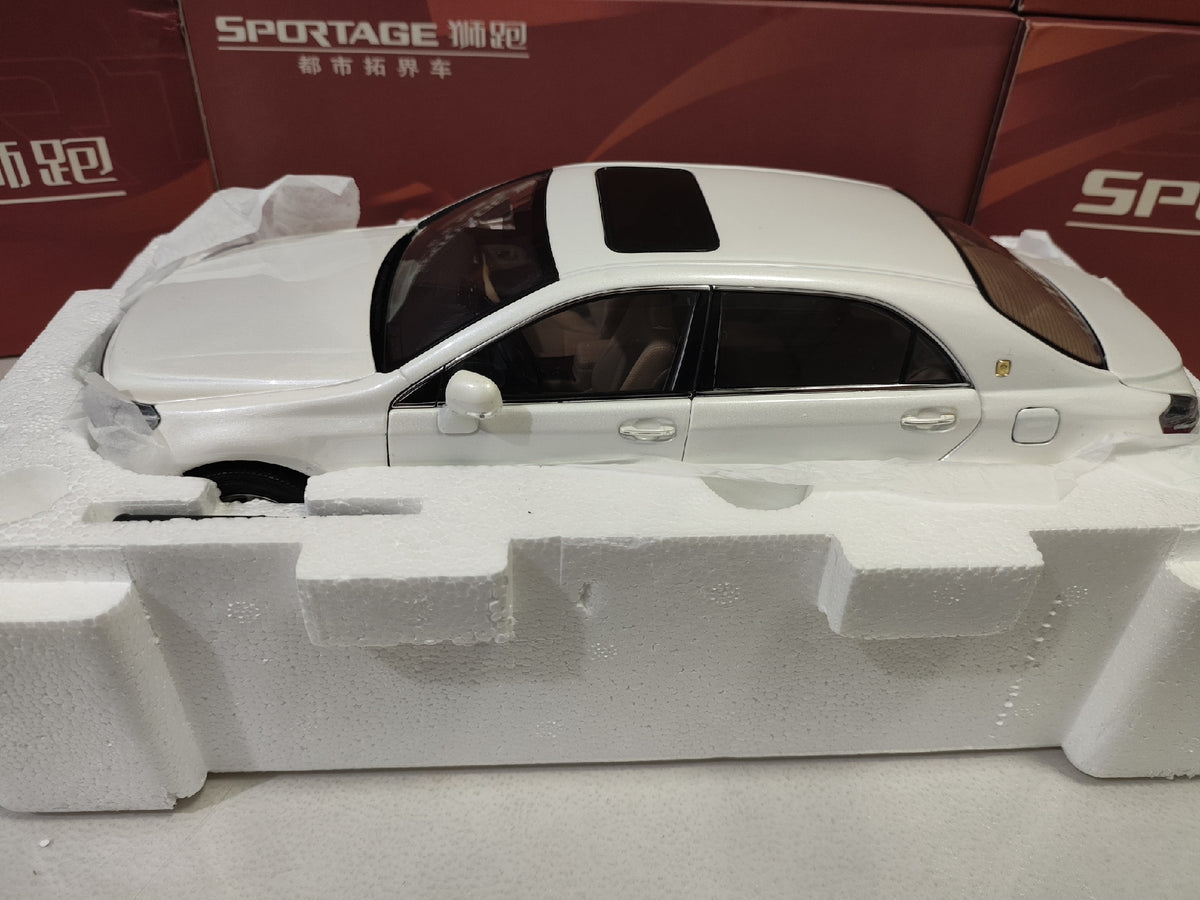 Scale Model Toyota 1 18 DiecastModel White - immagine 7
