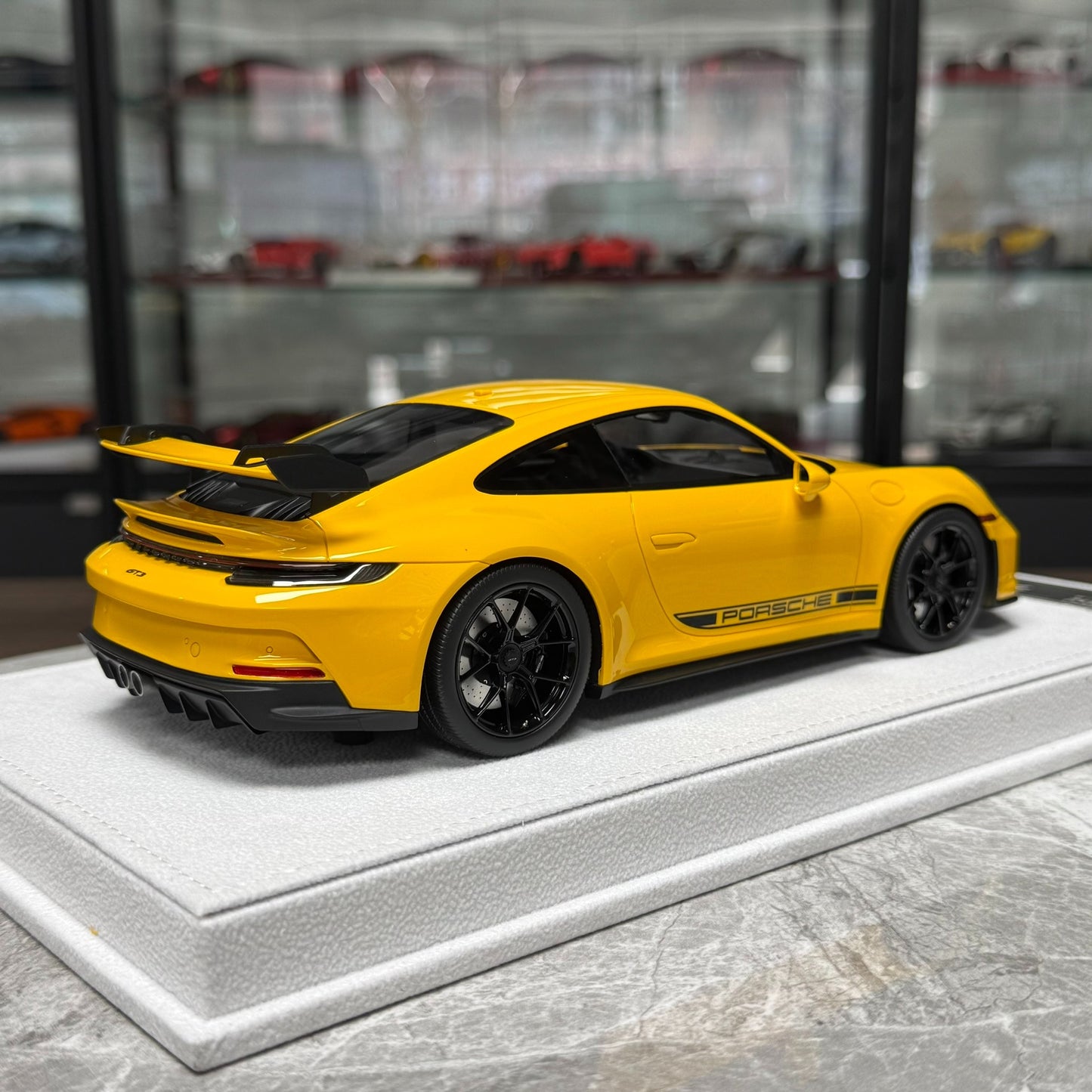 FuelMe Porsche 911 992 GT3 1:18 Resin Model image 7