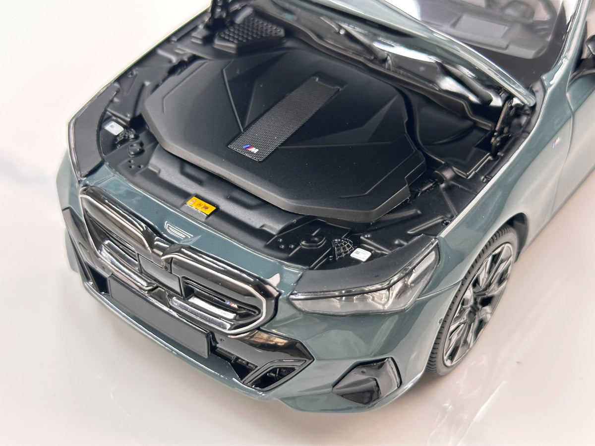 MINICHAMPS BMW i5 M60 TOUR TOURING 2024 110023600 1:18 - immagine 7