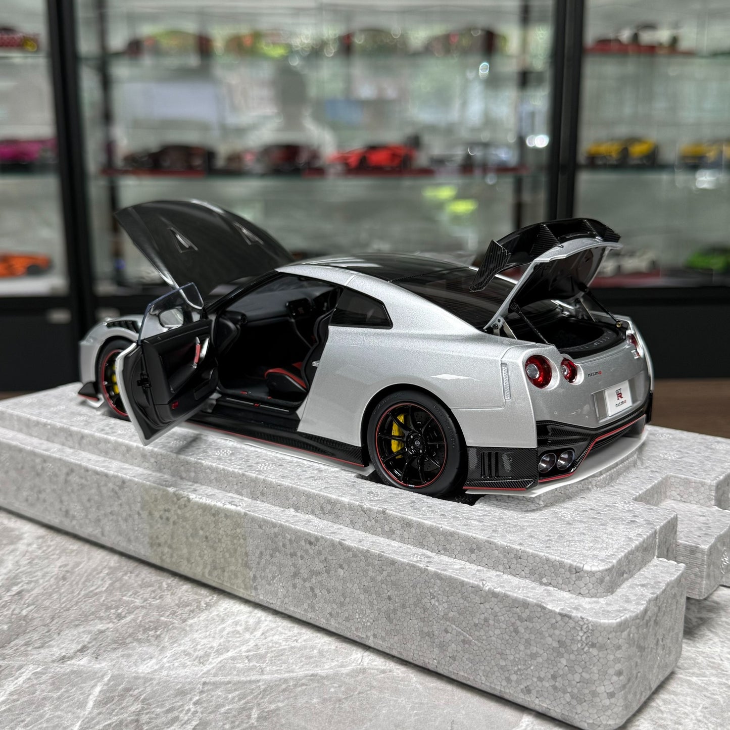 Motorhelix Nissan GT-R R35 1:18 Alloy Model image 7