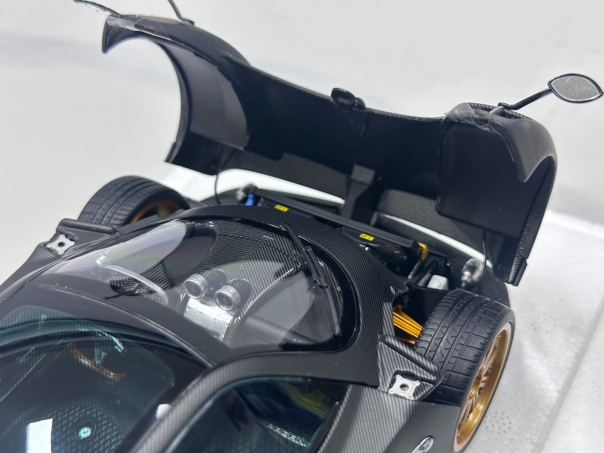 AR  1:18 Pagani Zonda F 2005 - Modello da collezione - immagine 7