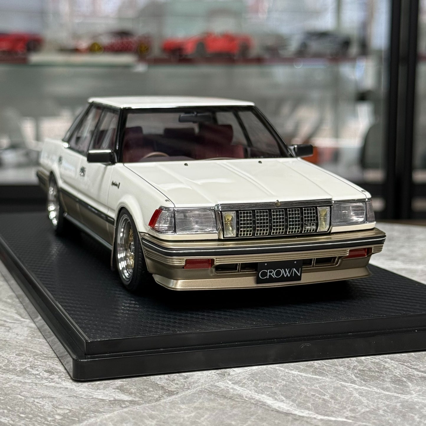 Ignition Model Toyota Crown 3.0 G(120) 1:18 Resin Model image 7