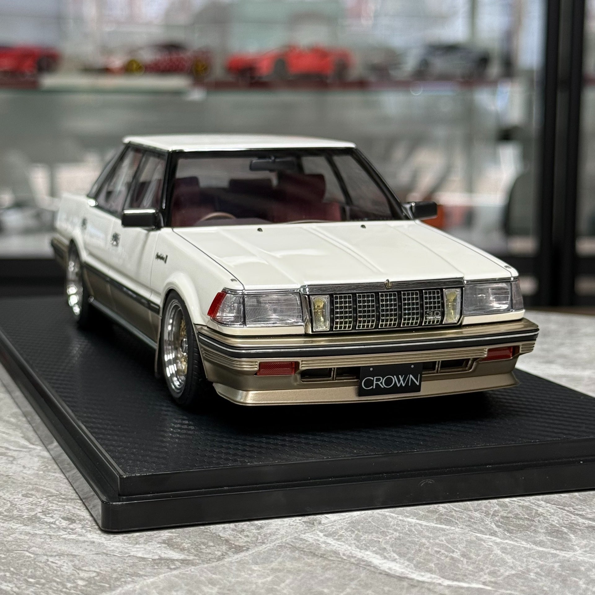 Ignition Model Toyota Crown 3.0 G(120) 1:18 Resin Model image 7