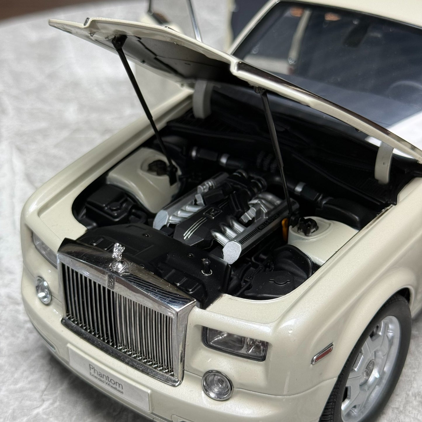 Kyosho Rolls-Royce Phantom 1:18 Alloy Model image 7