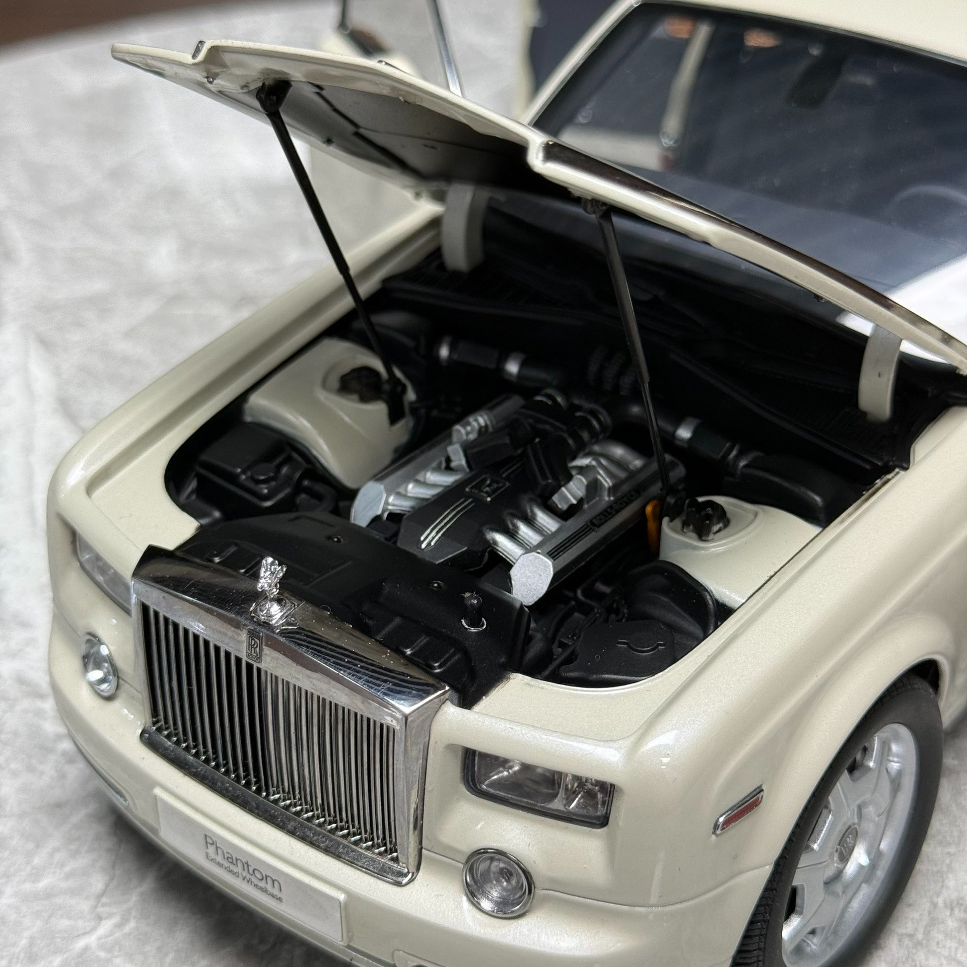 Kyosho Rolls-Royce Phantom 1:18 Alloy Model image 7