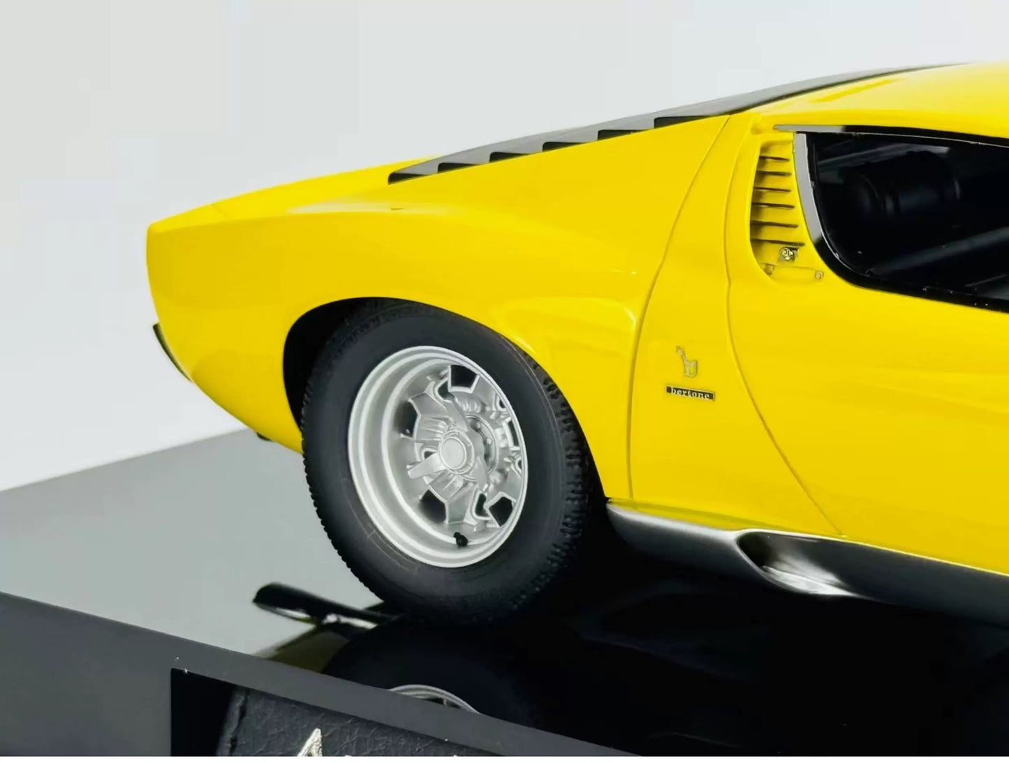 Amalgam 1/18 Lamborghini Miura P400 SV Resin Model